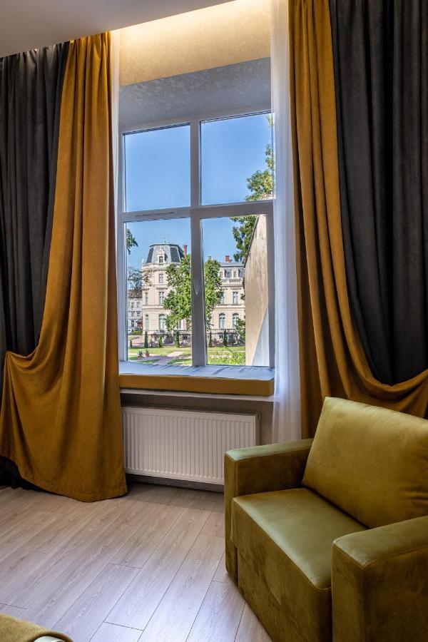 2 Bedroom Apartment Tykha Street City Center With Parking Place Lviv Kültér fotó