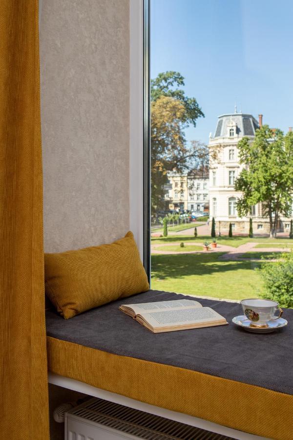 2 Bedroom Apartment Tykha Street City Center With Parking Place Lviv Kültér fotó
