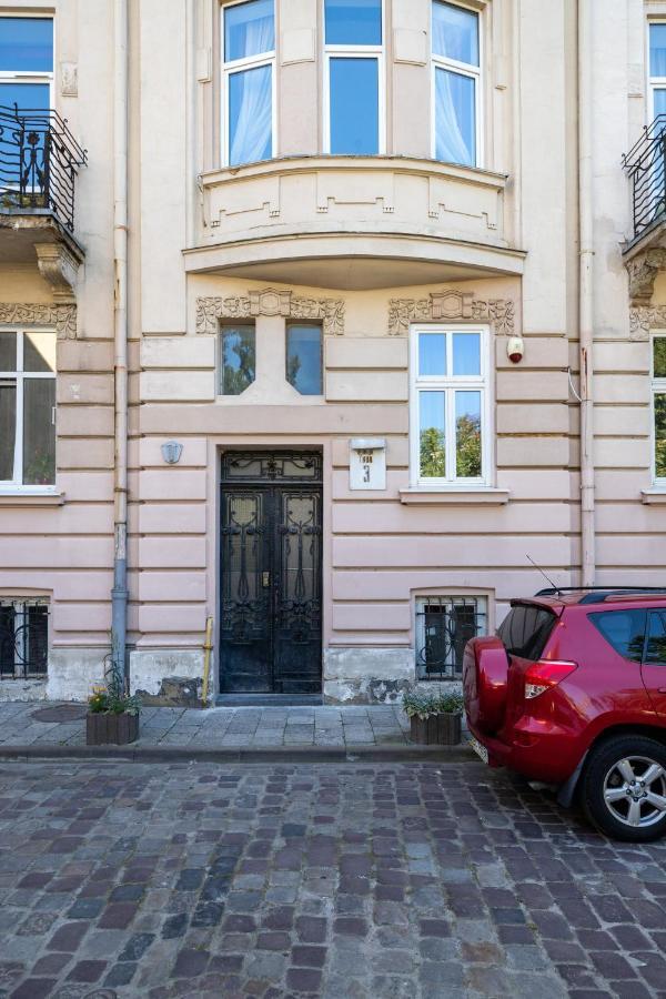 2 Bedroom Apartment Tykha Street City Center With Parking Place Lviv Kültér fotó