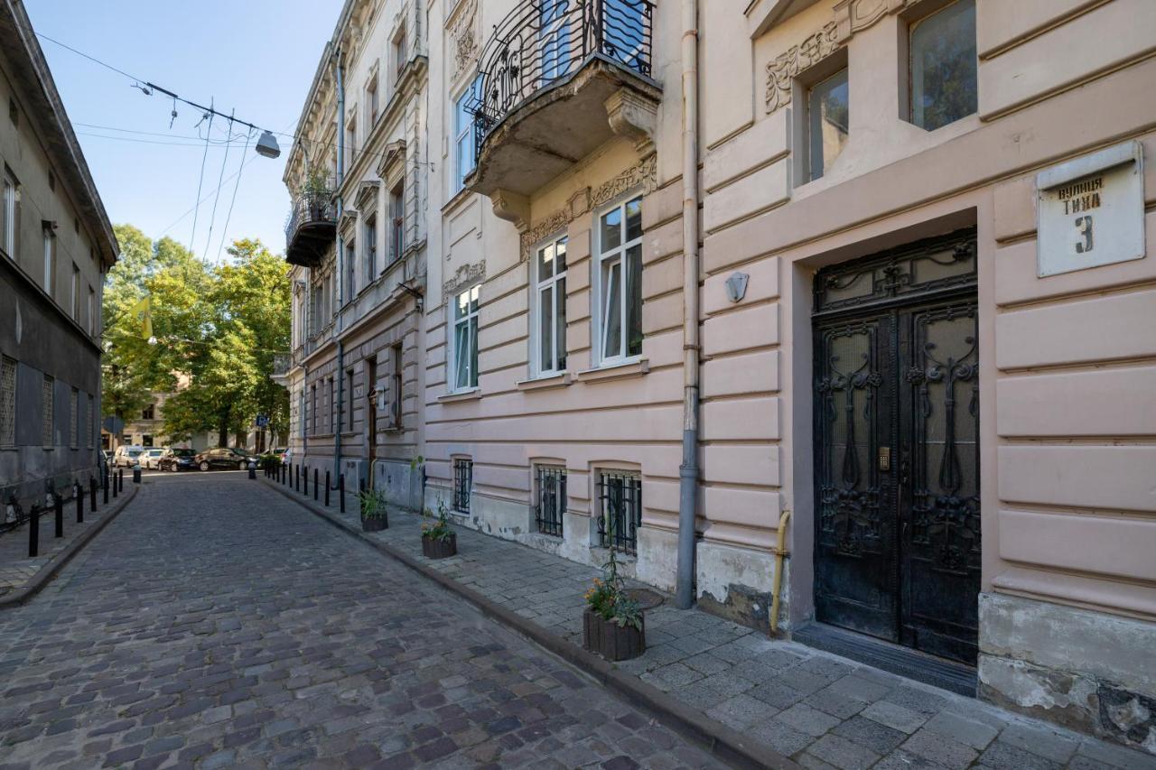 2 Bedroom Apartment Tykha Street City Center With Parking Place Lviv Kültér fotó