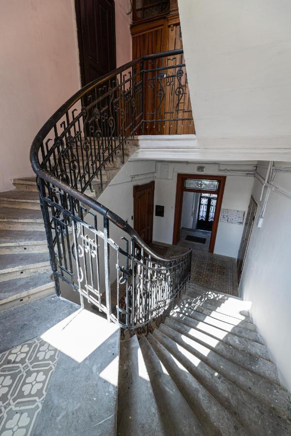2 Bedroom Apartment Tykha Street City Center With Parking Place Lviv Kültér fotó