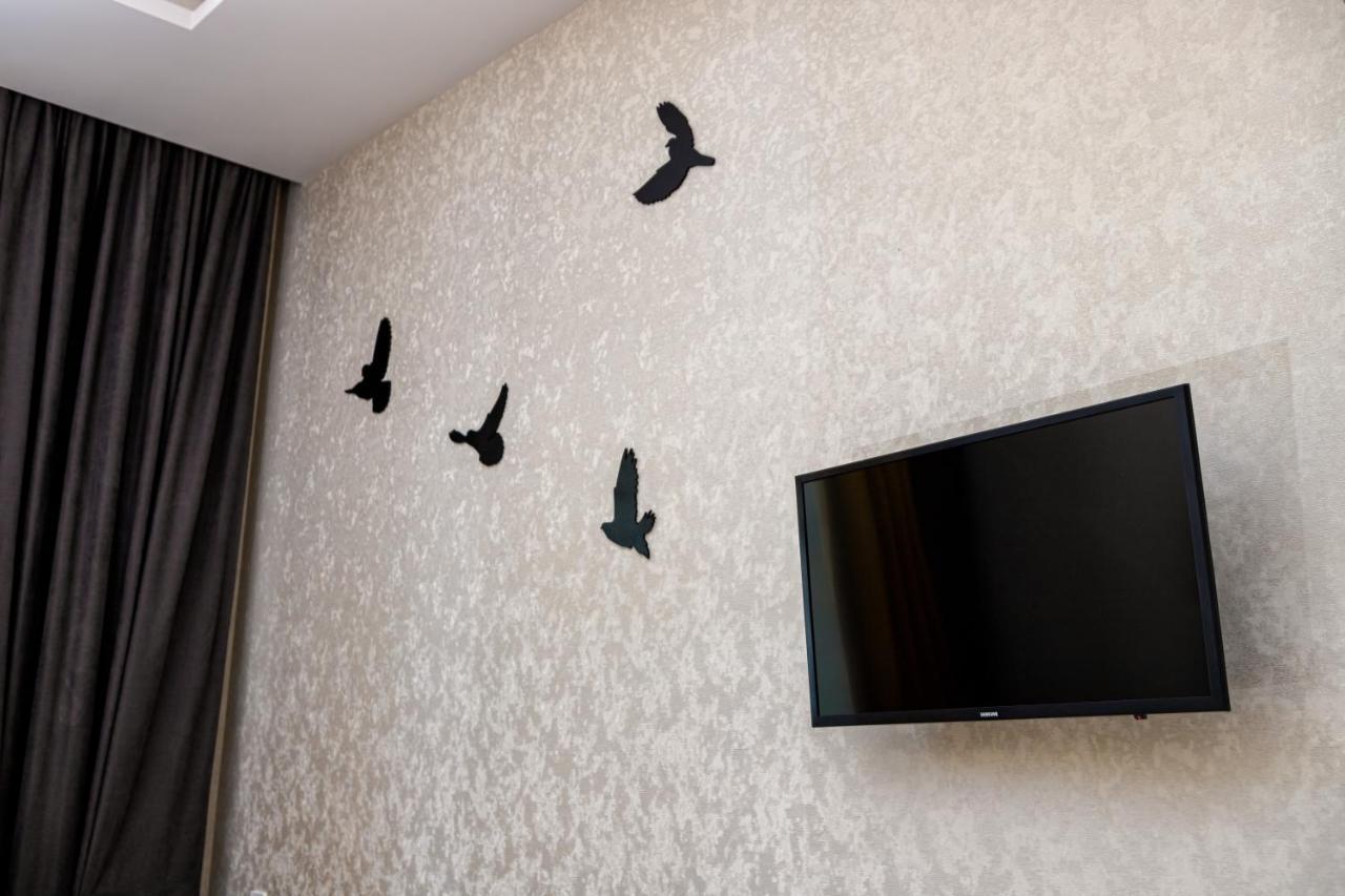 2 Bedroom Apartment Tykha Street City Center With Parking Place Lviv Kültér fotó