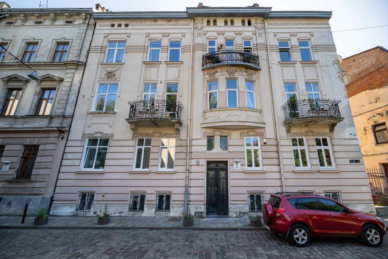 2 Bedroom Apartment Tykha Street City Center With Parking Place Lviv Kültér fotó