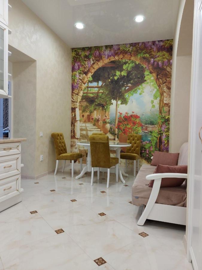 2 Bedroom Apartment Tykha Street City Center With Parking Place Lviv Kültér fotó
